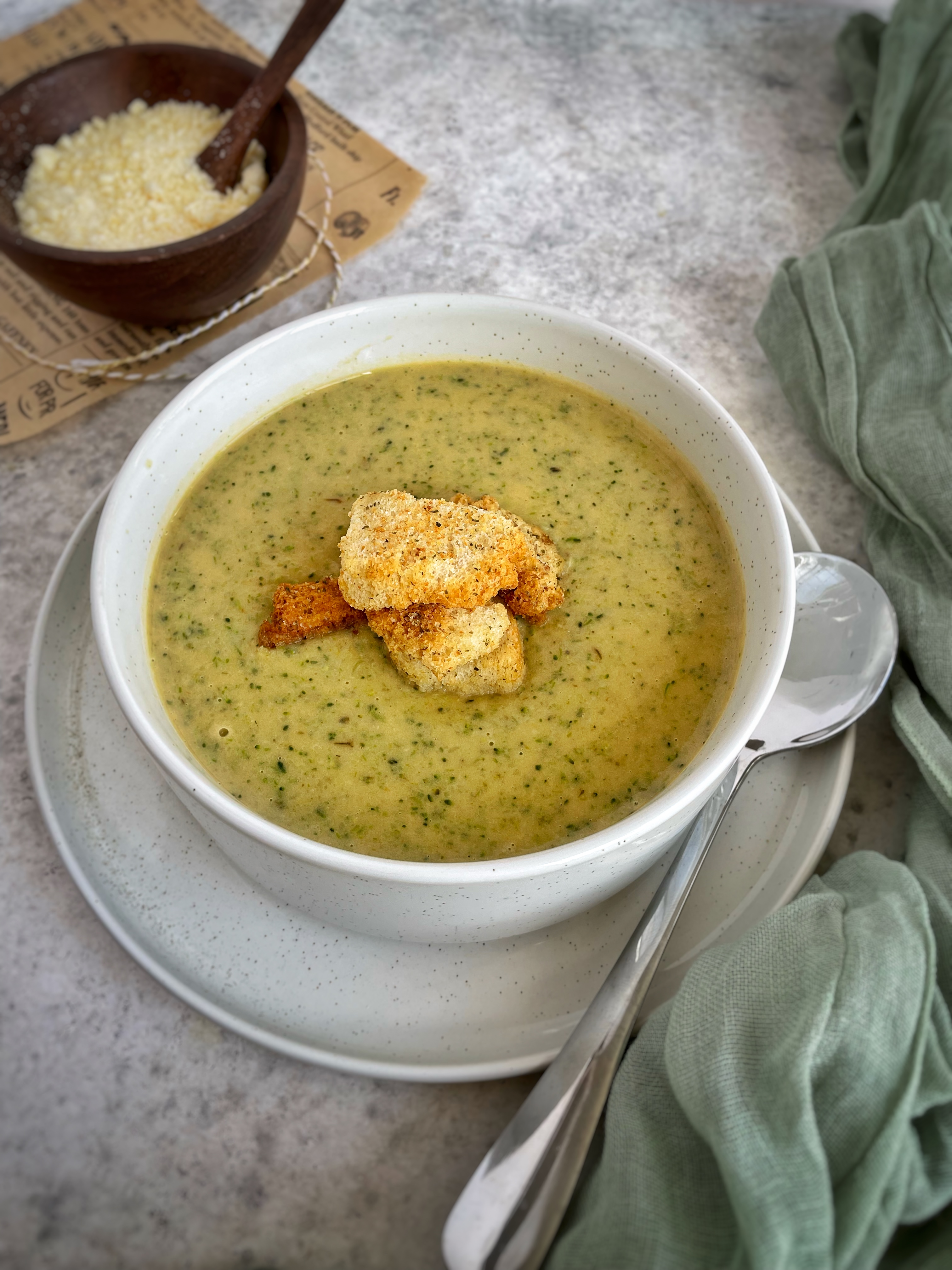 Creamy Vegan Broccoli Cheddar Soup